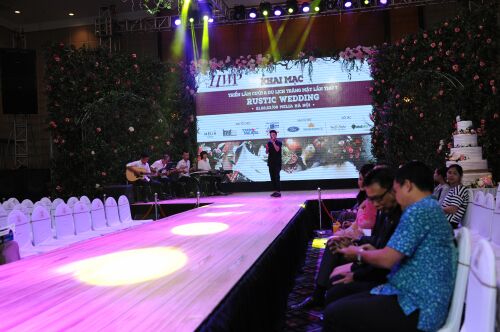 Triển lãm cưới và du lịch trăng mật Golden Tour Triển lãm cưới và du lịch trăng mật Golden Tour